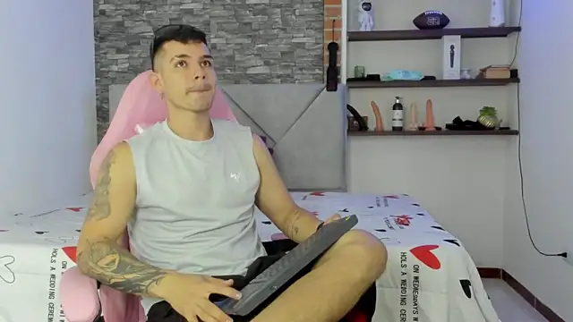 BooyHott  online show from January 11, 7:08 pm