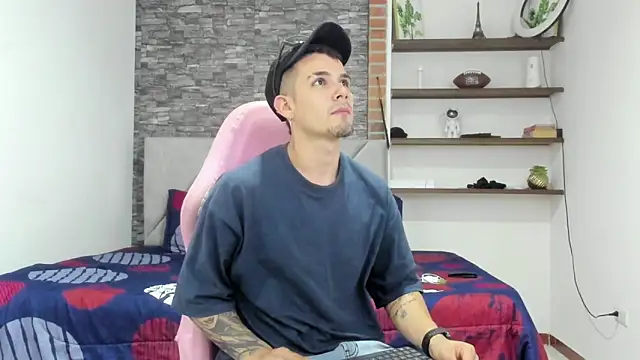 BooyHott  online show from February 19, 7:43 pm