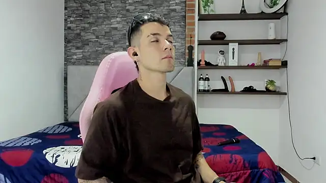 BooyHott  online show from February 27, 7:14 pm