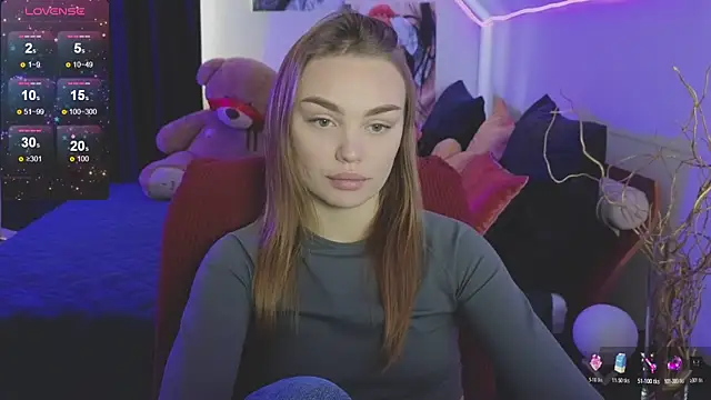 KitsyMoore online show from October 21, 1:12 pm