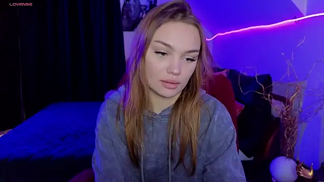 KitsyMoore online show from December 1, 1:05 pm