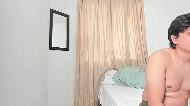 raiderandroxie online show from January 8, 8:00 pm