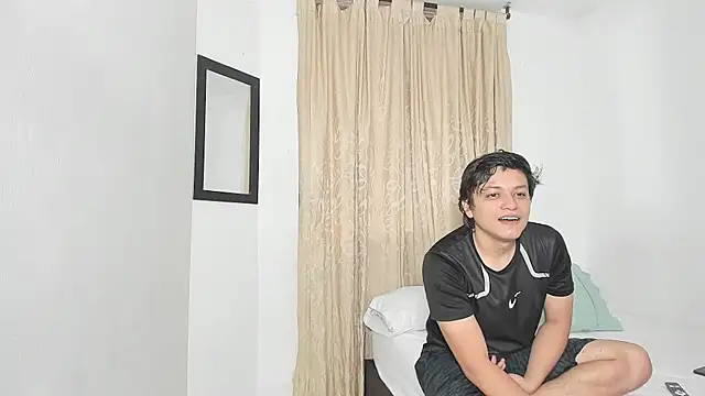 raiderandroxie online show from January 10, 10:14 pm