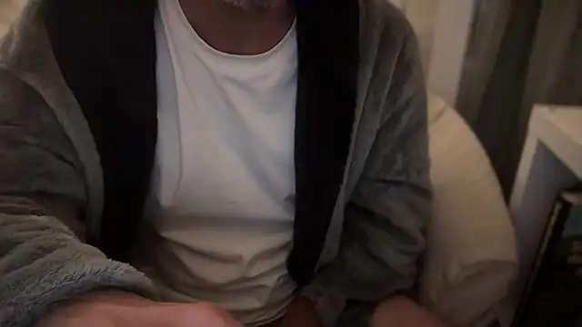 Snapshot of crisso06 chatting on September 24, 3:54 am crisso06 online show from September 24, 3:54 am