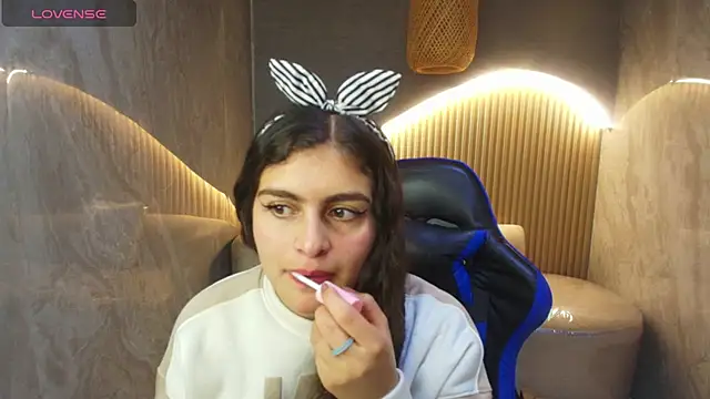 dany r  online show from October 7, 1:19 pm