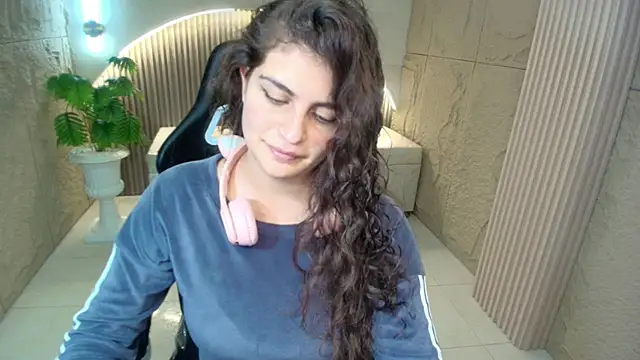 dany r  online show from February 27, 1:22 pm