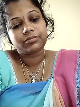 sweetqueen143 online show from October 17, 5:32 am