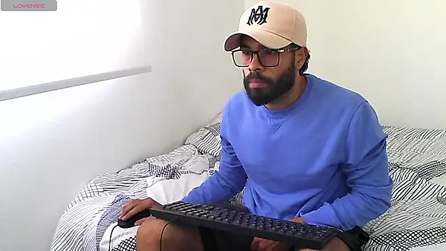 htrebor87 online show from March 27, 7:02 pm