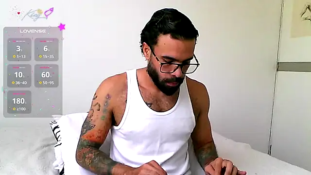 Snapshot of htrebor87 chatting on July 8, 3:49 pm htrebor87 online show from July 8, 3:49 pm