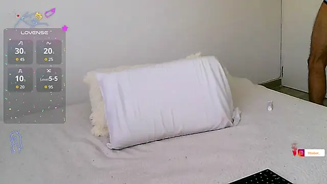 Snapshot of htrebor87 chatting on July 16, 7:53 pm htrebor87 online show from July 16, 7:53 pm