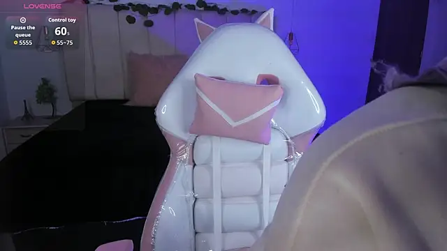 Gyal 8  online show from December 2, 4:07 am