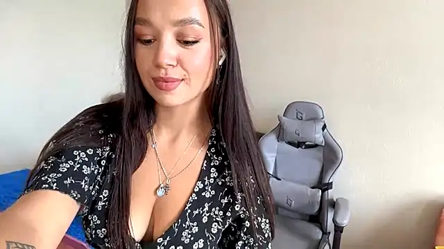 Snapshot of Carrie_dreams chatting on September 21, 9:55 am Carrie dreams online show from September 21, 9:55 am