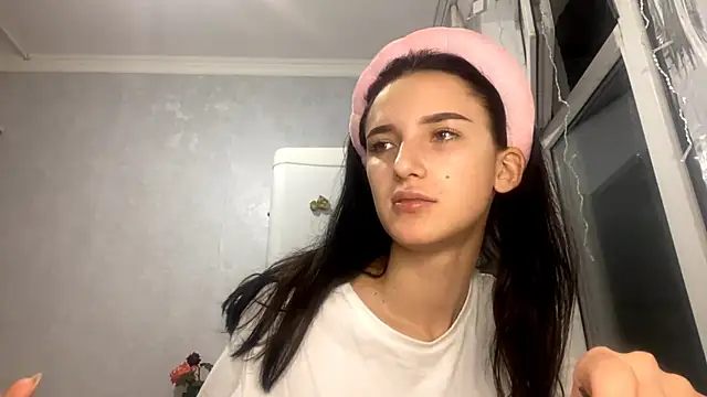 TifanyRawi online show from September 25, 8:23 pm