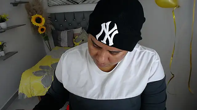 hotlesby valery online show from October 16, 7:04 pm