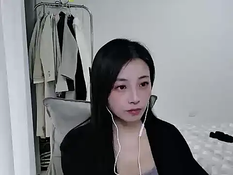 Snapshot of Mien-MM chatting on October 17, 4:59 am Mien-MM online show from October 17, 4:59 am