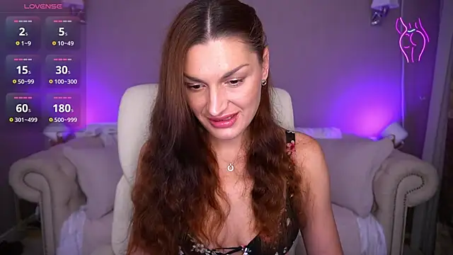 Snapshot of EllaGoldenn chatting on October 3, 8:39 pm EllaGoldenn online show from October 3, 8:39 pm