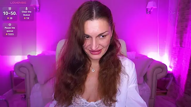 Snapshot of EllaGoldenn chatting on October 7, 9:12 pm EllaGoldenn online show from October 7, 9:12 pm