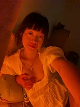 Snapshot of Tramy_xx chatting on June 23, 2:48 pm Tramy xx online show from June 23, 2:48 pm