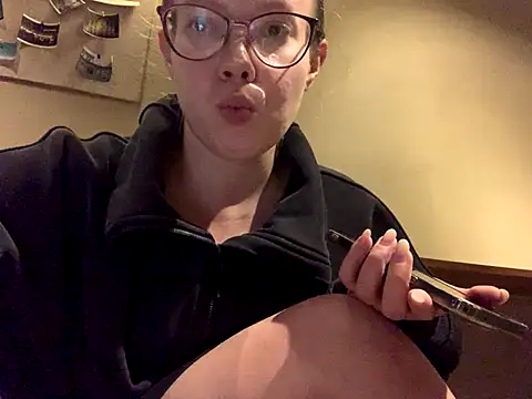 Snapshot of Stacyqq chatting on October 16, 1:34 pm Stacyqq online show from October 16, 1:34 pm