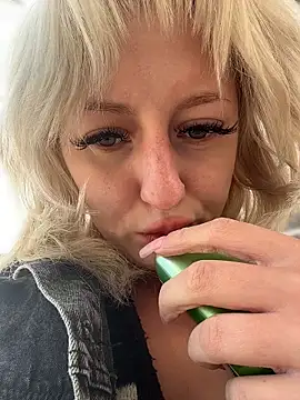 RonnieKiss online show from April 10, 6:29 am