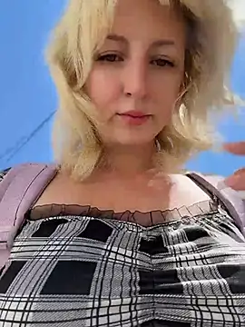 RonnieKiss online show from June 4, 5:24 am