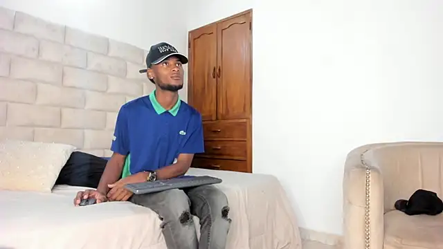 Snapshot of BennBrown chatting on October 13, 8:20 pm BennBrown online show from October 13, 8:20 pm