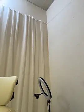 Snapshot of AZ37866 chatting on April 27, 3:59 am AZ37866 online show from April 27, 3:59 am