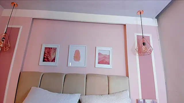 Sarah Reidd online show from November 25, 1:44 pm