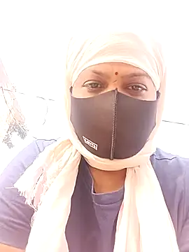 Snapshot of Mona_darling21 chatting on October 24, 5:15 am Mona darling21 online show from October 24, 5:15 am