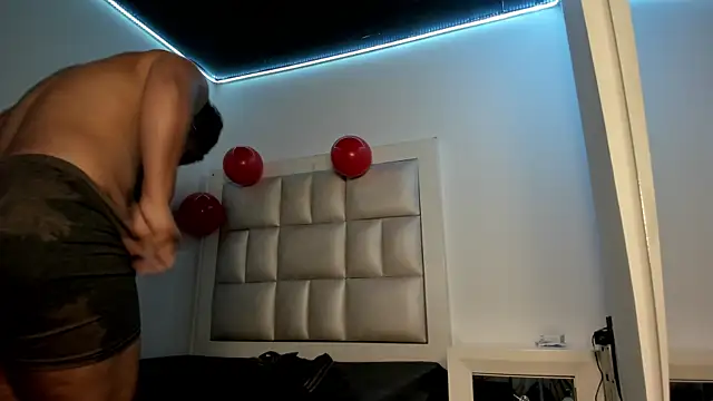 Snapshot of peyton__wat chatting on April 23, 12:04 pm peyton wat online show from April 23, 12:04 pm