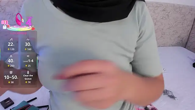 Snapshot of _Malak chatting on February 6, 8:12 pm Malak online show from February 6, 8:12 pm