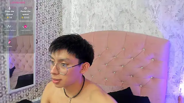 liam twiink online show from October 18, 8:09 pm