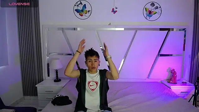 Snapshot of oblivionlove chatting on February 4, 12:33 pm oblivionlove online show from February 4, 12:33 pm