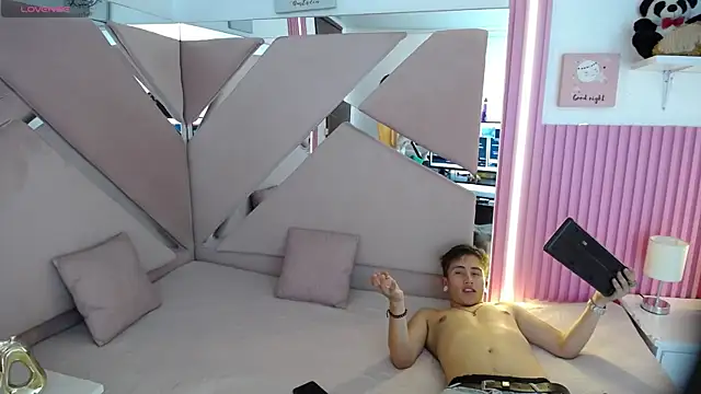 Snapshot of oblivionlove chatting on February 28, 7:37 pm oblivionlove online show from February 28, 7:37 pm