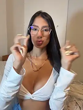 Julieta Duque online show from February 19, 1:01 am