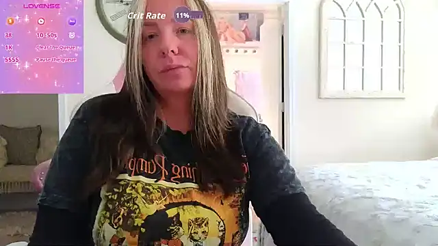 STIFFLERSMOMM online show from November 5, 4:40 pm