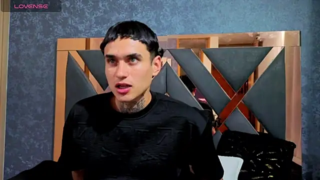 Snapshot of owen_desmond chatting on September 26, 2:26 am owen desmond online show from September 26, 2:26 am