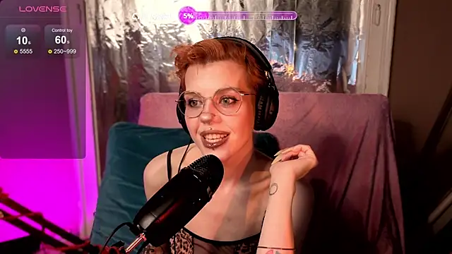 tacodeluxxxe online show from April 12, 3:11 am