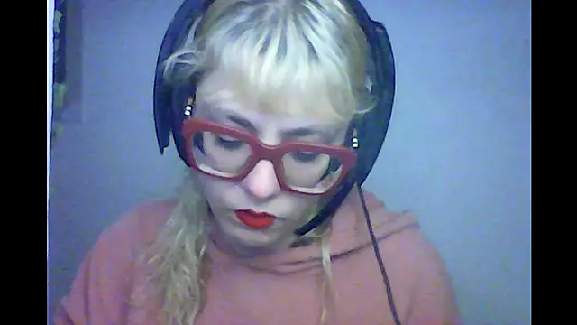 Snapshot of BlondieTami chatting on October 9, 11:47 pm BlondieTami online show from October 9, 11:47 pm