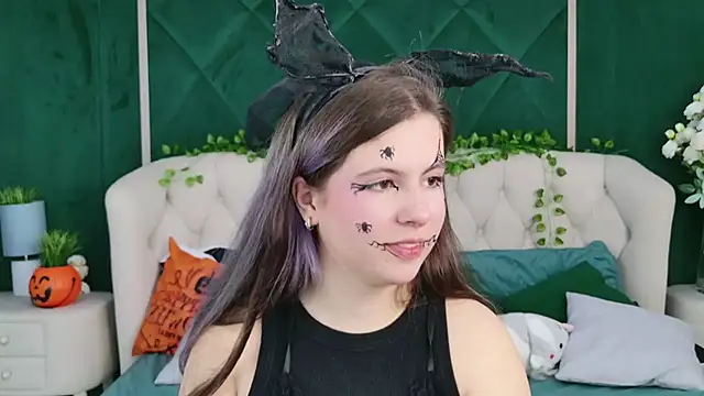 Snapshot of Akira_Halls chatting on October 31, 9:49 pm Akira Halls online show from October 31, 9:49 pm