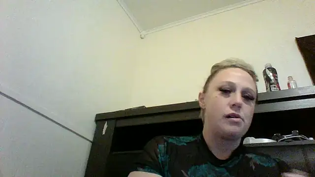 candypinkwhitney6969 online show from October 13, 4:23 am