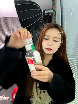 Snapshot of YY-27 chatting on October 23, 4:45 am YY-27 online show from October 23, 4:45 am