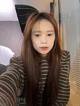 Snapshot of YY-27 chatting on October 28, 5:11 am YY-27 online show from October 28, 5:11 am