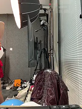 Snapshot of YY-27 chatting on November 19, 11:10 am YY-27 online show from November 19, 11:10 am