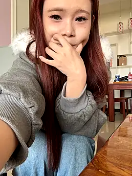 Snapshot of YY-27 chatting on December 1, 4:50 am YY-27 online show from December 1, 4:50 am