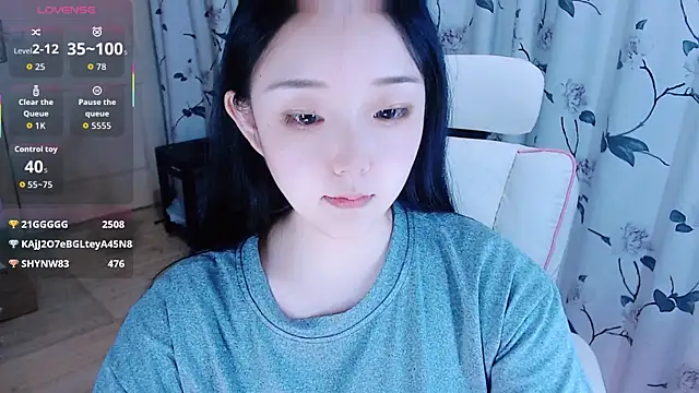 Niannian- online show from October 14, 12:50 pm