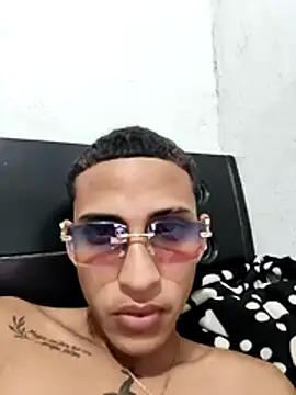 Snapshot of DEIV2_ chatting on February 19, 5:14 am DEIV2 online show from February 19, 5:14 am