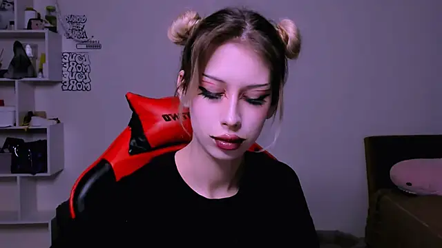 Lori lolii online show from December 1, 6:13 pm