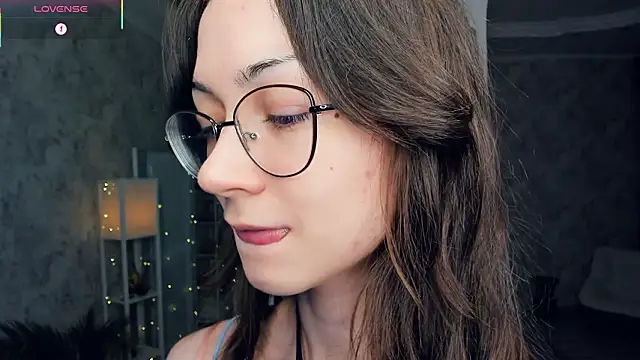 ReneeLippeatt online show from February 10, 7:29 pm