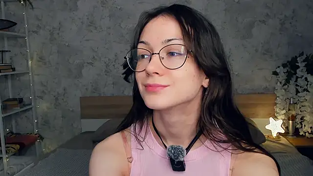 ReneeLippeatt online show from February 13, 7:21 pm